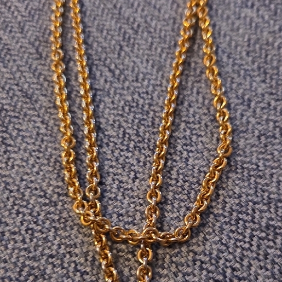 Elegant Gold Pendant Necklace - Picture 3 of 3